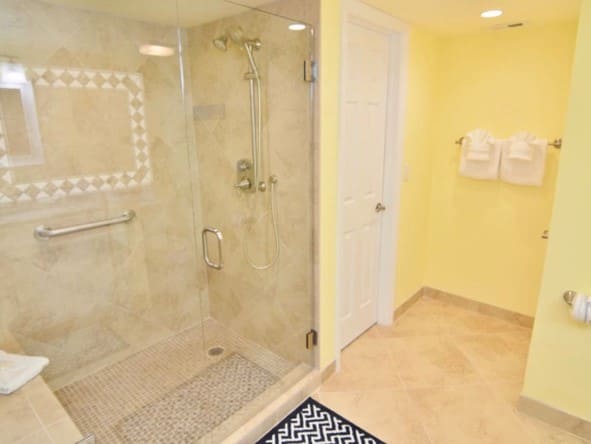 Master en-suite bathroom with walkin shower