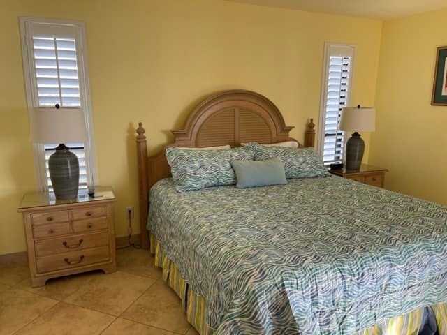 Master bedroom w/ kingsize bed