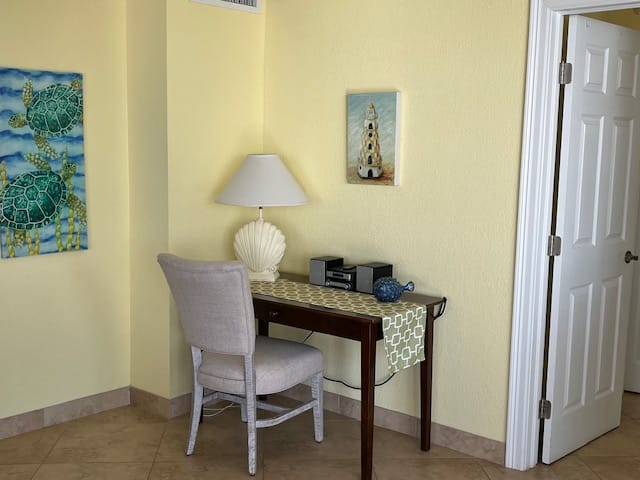 Corner desk for quiet working